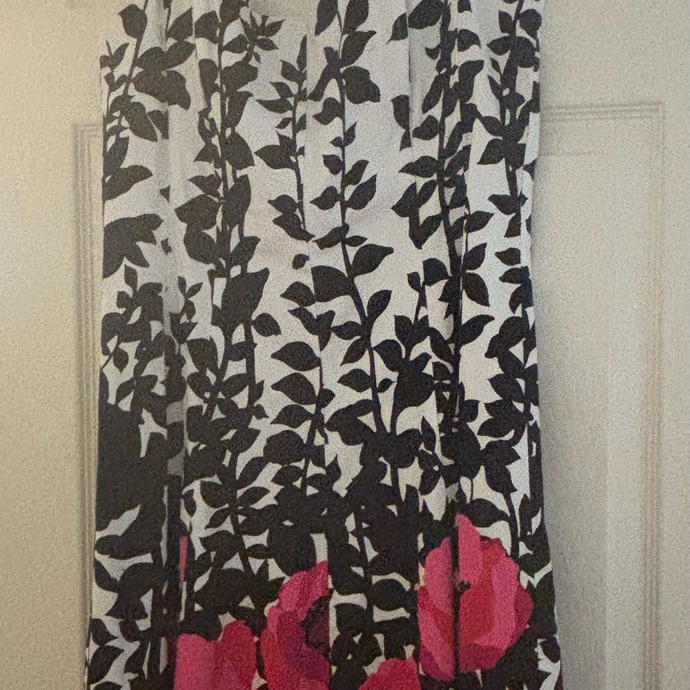 Jones Studio Classic Black and White Garment